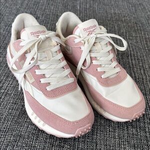 Reebok Women's Smokey Rose Forte Racer shoe - SIZE 8.5